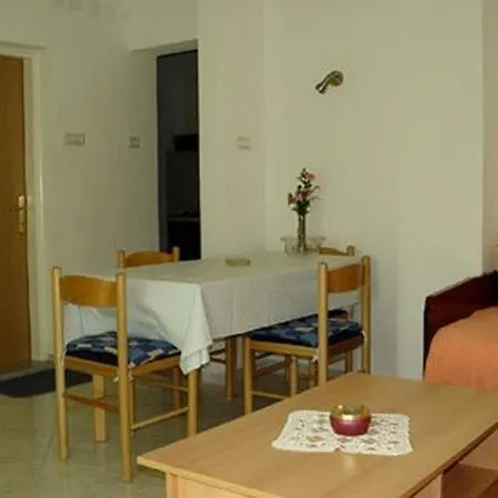 Apartment Mladen *